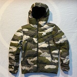 Nike Puffer Jacket Mens Medium Camo Down Hooded Green Full Zip Coat Outdoor
